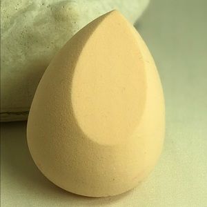 Makeup sponge applicator